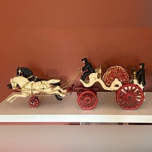 ANTIQUE CAST IRON HORSE DRAWN FIRE ENGINE / HOSE WAGON TOY